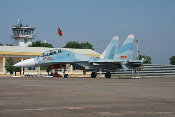 Mặc dù vậy, các chuyên gia của Nga cũng khẳng định, nâng cấp Su-27 cũng chỉ là một giải pháp tạm thời, chủ yếu về lâu dài Su-27 cũng sẽ sớm trở lên lỗi thời và cần được mua mới càng sớm càng tốt. Nguồn ảnh: Flickr.