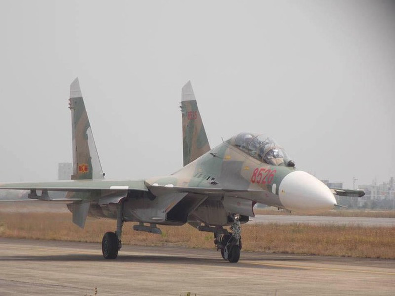Theo truyền thông quốc tế, mặc dù Belarus không còn sử dụng những tiêm kích Su-27 trong biên chế nữa mà thay vào đó là sử dụng các tiêm kích Su-30SM, quốc gia này vẫn có đủ kinh nghiệm trong việc hiện đại hoá dòng Su-27. Nguồn ảnh: Flickr.
