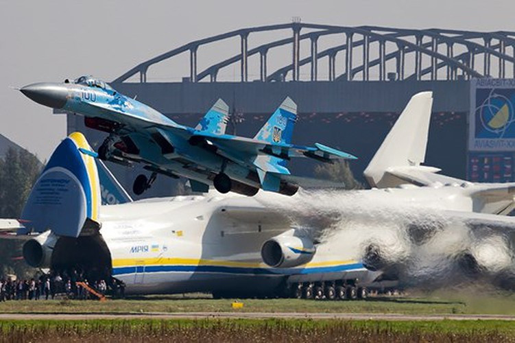 Trong một vài năm gần đây, Ukraine đã nỗ lực đưa những chiếc Su-27 trở lại bầu trời, phiên bản Su-27UBM1 do Kiev nâng cấp được đánh giá có sức mạnh ngang ngửa với Su-27SM3 do Nga nâng cấp.