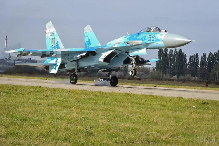 Trước khi căng thẳng tại miền Đông nước này xảy ra, không quân Ukraine chỉ có khoảng 17 chiếc Su-27 có thể bay được, tuy nhiên sau đó Kiev đã tăng ngân sách và gọi tái biên hàng chục chiếc.
