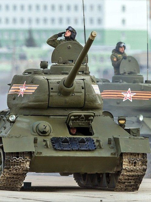 Tuy nhiên do sở hữu hoả lực quá kém, các xe tăng T-34-76 sau này đã nhường chỗ cho T-34-85, dần dần biến mất và ít thấy xuất hiện. Nguồn ảnh: Sina.