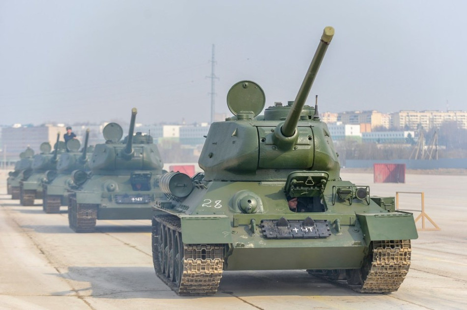 Theo truyền thông Nga, các xe tăng T-34 được Nga mua lại từ Lào sẽ được sử dụng để tham gia duyệt binh hoặc tham gia các hoạt động tái hiện lịch sử, quay phim,... Nguồn ảnh: Sina.