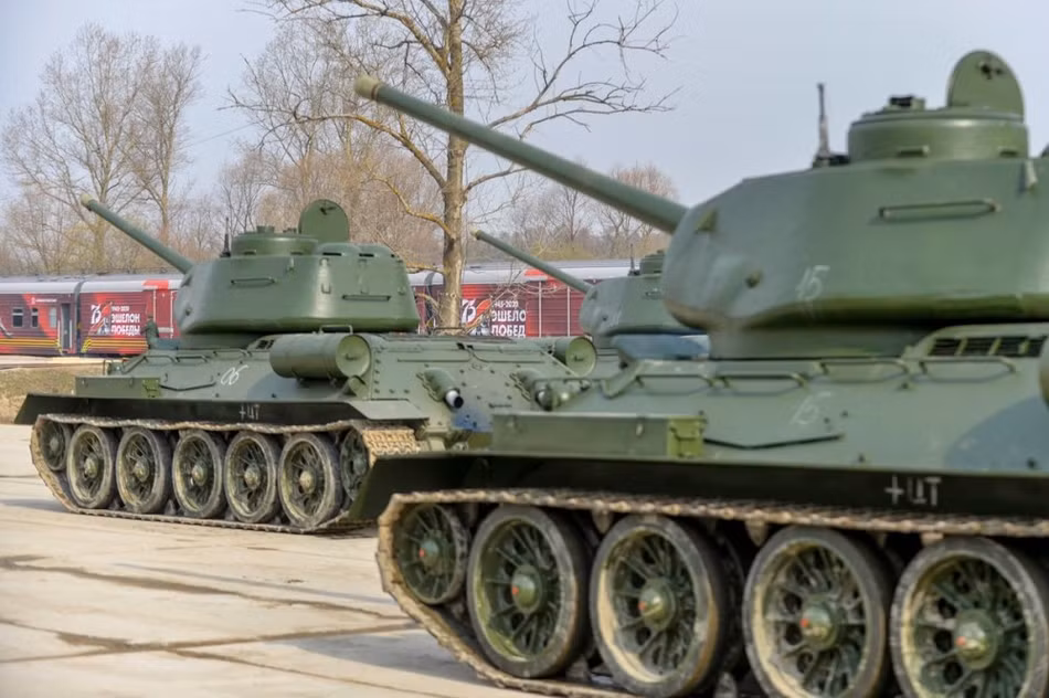 Trong Chiến tranh Thế giới thứ hai, các xe tăng T-34-85 chỉ có đóng góp khá ít ỏi vào giai đoạn cuối cuộc chiến - thời kỳ mà lực lượng thiết giáp Đức gần như đã không còn sức mạnh quá đáng lo ngại. Nguồn ảnh: Sina.