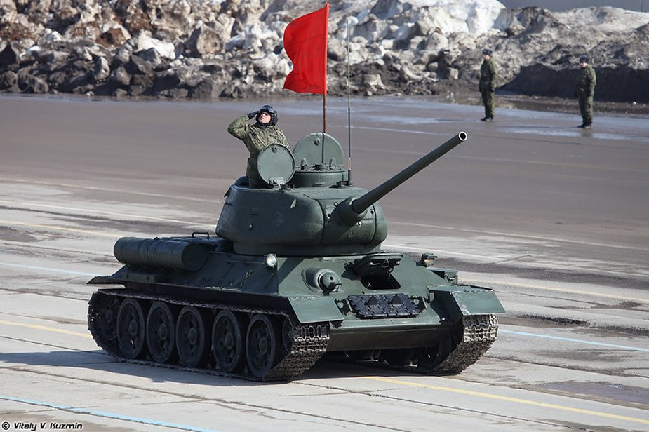 Trong khi đó, chính những chiếc xe tăng T-34-76 - phiên bản sử dụng cỡ nòng 76mm - lại mới là mối lo ngại lớn khủng khiếp của Đức trong cuộc chiến tranh đầy kiêu hãnh của người Liên Xô này. Nguồn ảnh: Sina.