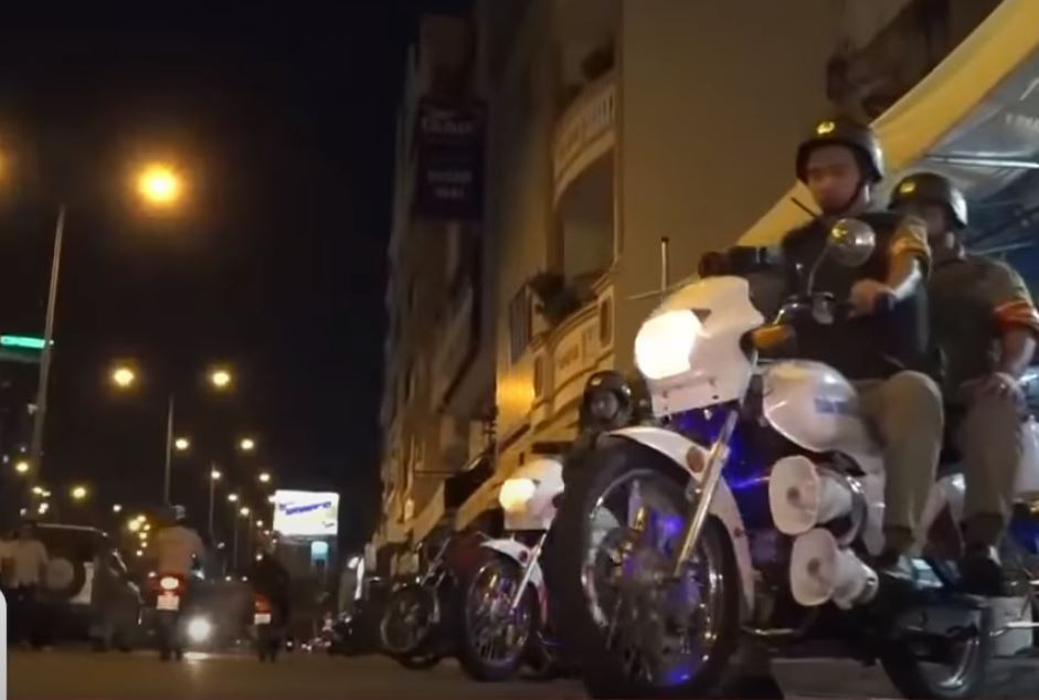 Xe cũng được trang bị hệ thống loa phóng thanh để phục vụ công việc tuần tra. Nguồn ảnh: VTV.