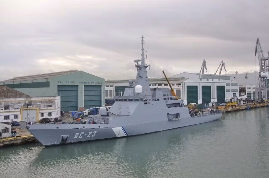 Tàu chở khách của Bồ Đào Nha có chiều dài 122 mét, tải trọng 8300 tấn di chuyển với tốc độ cao đã khiến tàu Naiguata bị hư hại nghiêm trọng. Nguồn ảnh: BMDP.