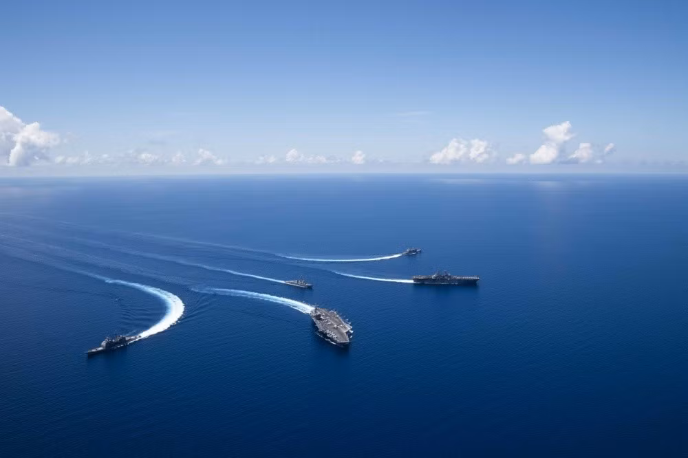 Các tàu sân bay như USS Ronald Reagan cho phép Mỹ triển khai sức mạnh trên toàn cầu và không bị giới hạn về địa lý.