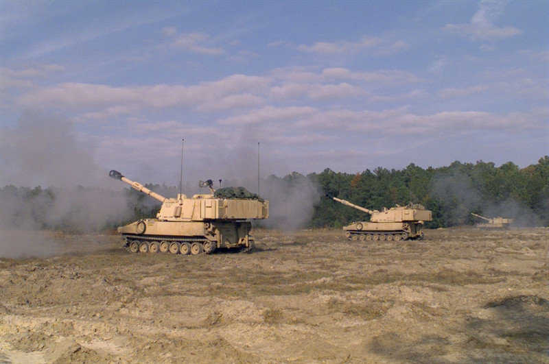 Các kỹ sư quân sự Mỹ cho biết hiện tại về cơ bản họ đã xong phần thiết kế đối với đạn pháo dẫn đường tầm xa thông qua hệ thống định vị toàn cầu GPS có khả năng vươn tới khoảng cách 70 km, thậm chí đạt 100km. Loại đạn này được xem là bản nâng cấp của Excalibur ra đời cách đây đã 30 năm.