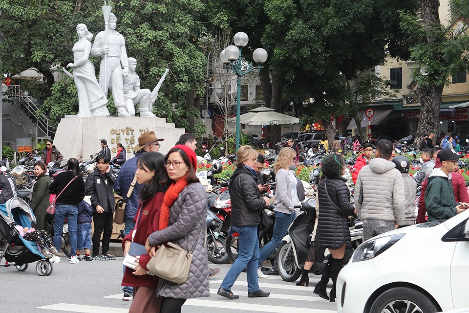 Khu vực tượng đài Lenin trở thành điểm đến yêu thích của giới trẻ.