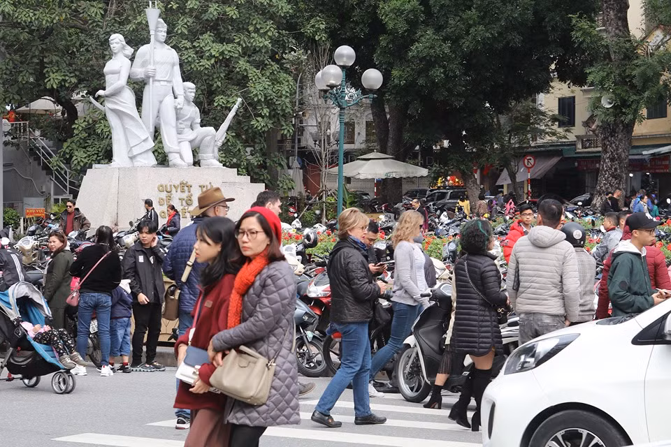 Khu vực tượng đài Lenin trở thành điểm đến yêu thích của giới trẻ.