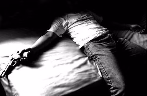 Thậm chí, có người còn đổ lỗi và đâm đơn kiện nhạc sĩ Seress vì đã sáng tác ra nhạc phẩm khiến nhiều người tìm đến cái chết.