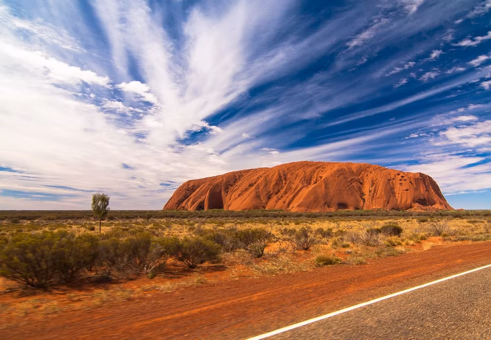 Không chỉ trường hợp này, nhiều du khách làm điều tương tự khi mang những viên đá chứa "lời nguyền bí ẩn" khiến bản thân gặp phải "vận đen". Vì vậy, họ quyết định gửi trả lại những thứ lấy từ núi thiêng Uluru để cuộc sống không còn "sóng gió".
