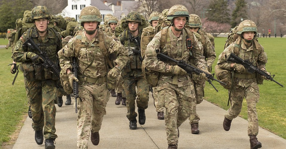 Đứng thứ 2 là Mỹ. Sức mạnh quân sự của nước này được đánh giá là rất mạnh khi chi 682 tỷ USD cho hoạt động quân sự năm 2013, chiếm 4,4% GDP.