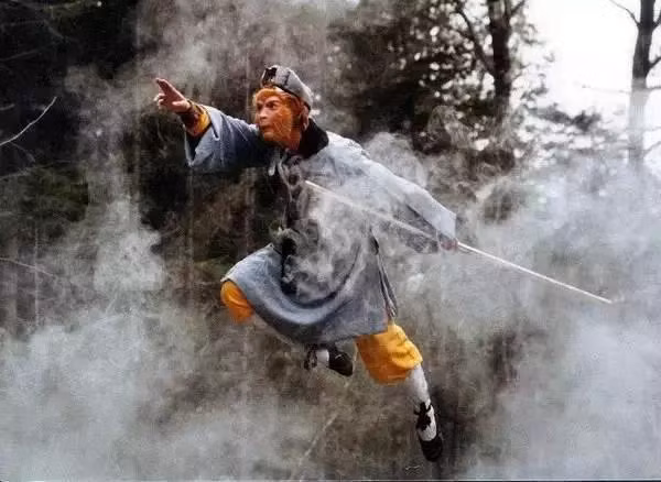 Trong số này có “Sử ký Tư Mã Thiên". Tại phần “Lưu hầu thế gia”, cuốn sử ký trên có nhắc đến việc mưu sĩ Trương Lương sau khi giúp Lưu Bang xây dựng nhà Hán thì rút lui khỏi triều chính. Ông sống trong nhân gian, học theo Xích Tùng Tử nên học thuật tịch cốc (nhịn ăn), đạo dẫn và khinh công.