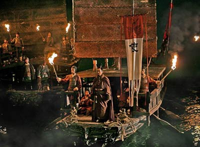 Liên thủ với nhau trong trận Xích Bích nhưng liên quân của Lưu Bị và Tôn Quyền vẫn có lực lượng ít hơn so với đội quân hùng hậu của Tào Tháo.