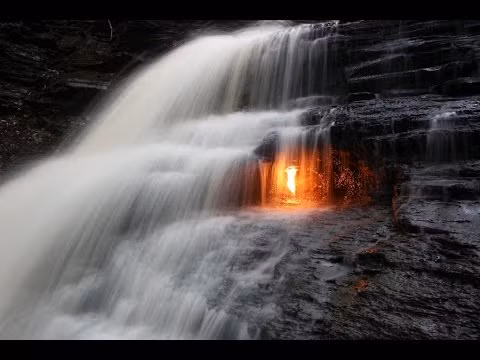Thế nhưng, kết quả nghiên cứu của các chuyên gia chỉ ra những tảng đá nằm bên dưới ngọn lửa không đủ nóng để tạo ra phản ứng.
