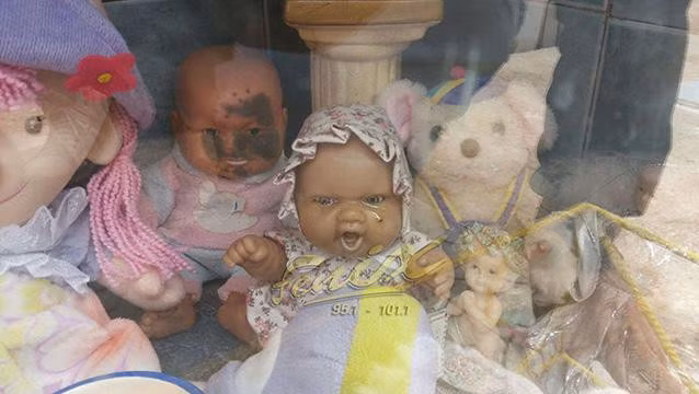 Bi an rung minh con bup be biet... khoc trong mo be gai