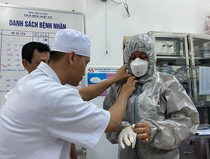 Còn tại Việt Nam, Bộ Y tế có thông báo cho biết bệnh nhân Li Zichao, 28 tuổi, một trong hai bệnh nhân nhiễm virus Corona đầu tiên ghi nhận được ở Việt Nam, đã được chữa khỏi vào ngày 28-1-2020