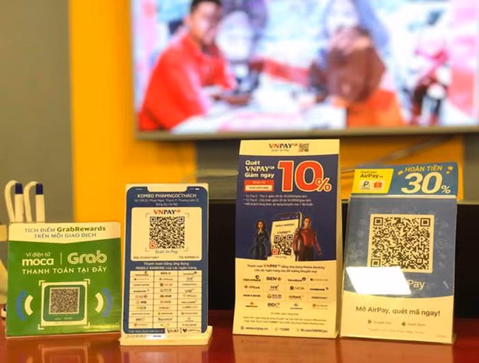 Còn tại Việt Nam, ví điện tử đang thực sự trở thành một xu thế. Các công ty công nghệ viễn thông đã nhìn thấy một "miếng mồi béo bở" ở thị trường giao dịch online này