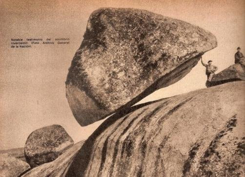 Không lâu sau, những chai lọ thủy tinh bị vỡ nát do bị hòn đá đè qua.