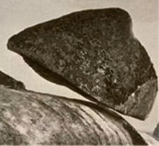 Cho đến nay, giới khoa học vẫn chưa thể giải thích vì sao tảng đá này có thể tự thay đổi vị trí dù có trọng lượng lớn như vậy.