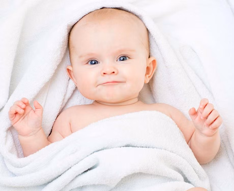 Mọi người và vạn vật chờ đón Giao thừa trong niềm vui hân hoan và nhiều hy vọng cho năm mới. Theo đó, em bé chào đời vào thời khắc này sẽ nhận được nhiều phúc lộc và may mắn.