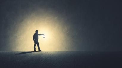 Đến những năm 1930, những chuyện bí ẩn tiếp tục xảy ra nhưng không ai có thể giải thích được. Kể từ những năm 1970, nhiều cuộc thám hiểm đã được các chuyên gia thực hiện tại "thung lũng Chết".