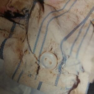 Trước khi qua đời, Lovless bị bắt ít nhất hai lần vì tội buôn lậu và vượt ngục bằng cách cưa các thanh chắn của nhà tù.