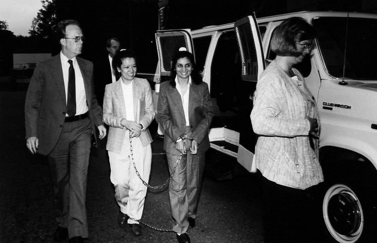 Từ ngày 6/5 - 11/6/1986, phiên tòa đặc biệt được tổ chức để xét xử vụ đầu độc tập thể do giáo phái Rajneeshee gây ra. Do không đủ chứng cứ để buộc tội chủ mưu đối với giáo chủ Osho (tên đầy đủ là Bhagwan Shree Rajneesh) nên ông chỉ bị tuyên phạt 10 năm tù giam về tội vi phạm Luật Nhập cư, không tố giác tội phạm.