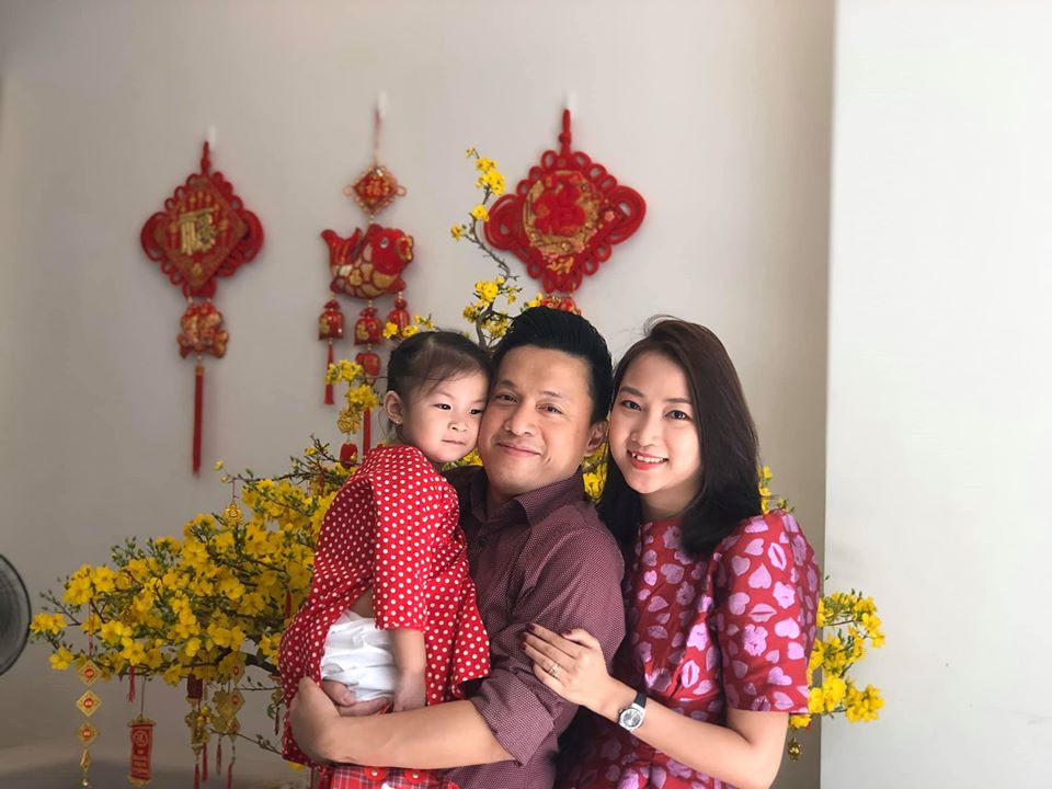 Anh Hai Lam Truong khoe Tet hanh phuc ben vo con o Viet Nam-Hinh-2