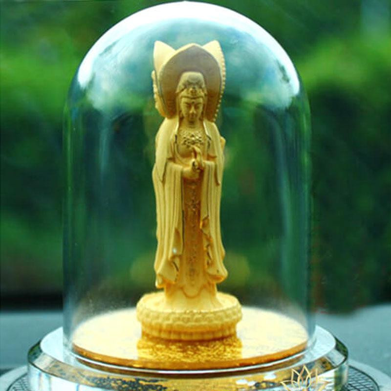 Nghe Bồ Tát nói vậy, có người hỏi bảo kính này trân quý ở chỗ nào. Bồ Tát giải thích rằng: “Bảo kính này, một là có thể soi thấy thiện ác lòng người, hai có thể soi được hết thảy quá khứ. Chỉ 2 điểm này thôi cũng đáng giá 1.000 lượng bạc”. Có một người không tin, bèn hỏi: "Bảo vật như vậy, có thể cho tôi thử một lần được không?". Nghe xong, Bồ Tát trả lời: “Đương nhiên là được, nhưng muốn tôi cho mượn một lần, phải đưa tôi 3 đồng”. 