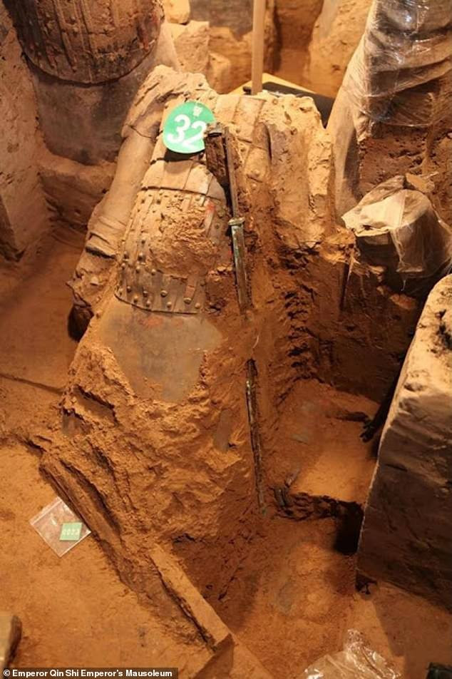 Theo các chuyên gia, những pho tượng chiến binh đất nung mới được tìm thấy khắc họa các chiến binh ở 5 chức vụ khác nhau.