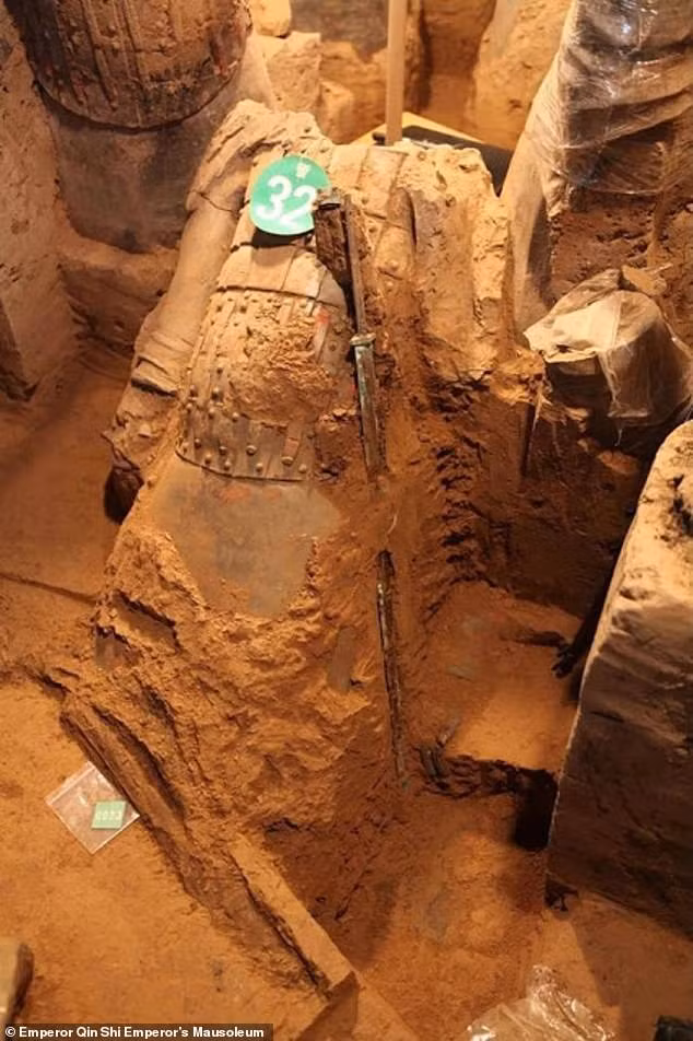 Theo các chuyên gia, những pho tượng chiến binh đất nung mới được tìm thấy khắc họa các chiến binh ở 5 chức vụ khác nhau.