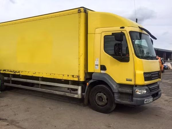 Ngoi nha tien nghi trong xe tai cu 4.600 USD