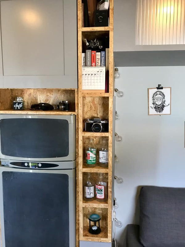 Theo họ, chi phí sống thấp là lợi ích lớn nhất của ngôi nhà này. "Chúng tôi giữ được nhiều tiền hơn khi không phải lo lắng về hóa đơn cho một ngôi nhà thực sự. Chúng tôi chỉ phải trả 51 USD mỗi tháng cho khí đốt và nhiêu liệu sưởi ấm", Stewart tự hào.