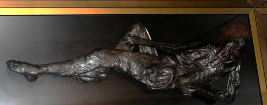 Theo đó, họ suy đoán thi hài này có thể thuộc về Red Christian, 65 tuổi. Người này mất tích vào khoảng năm 1887 và được cho là ngã vào một đầm lầy dẫn đến tử vong.