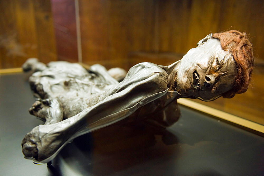 Theo các chuyên gia, sở dĩ thi hài người đàn ông Grauballe được bảo quản tốt như vậy là vì được ướp xác một cách tự nhiên nhờ môi trường đặc biệt ở đầm lầy.
