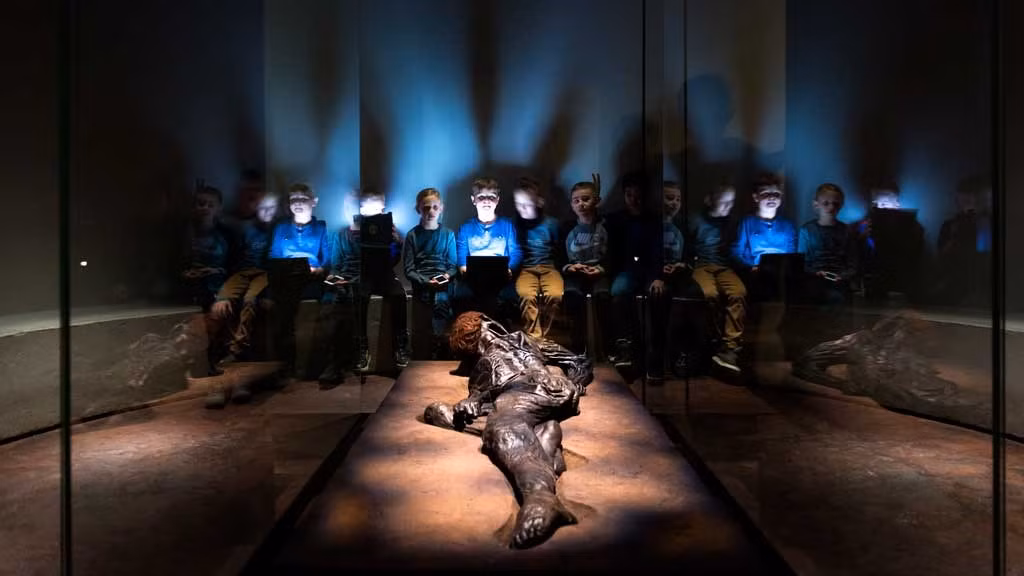 Vì vậy, giáo sư Peter Glob và các đồng nghiệp tiến hành kiểm tra xác ướp Grauballe. Kết quả nghiên cứu cho thấy xác ướp này thuộc về một người đàn ông qua đời khi khoảng 30 tuổi.