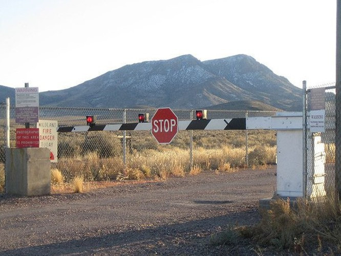 Sau khi đưa về Vùng 51, các nhà khoa học làm việc cho Mỹ đã "mổ xẻ" nghiên cứu người ngoài hành tinh và UFO để tìm ra bí mật về họ.