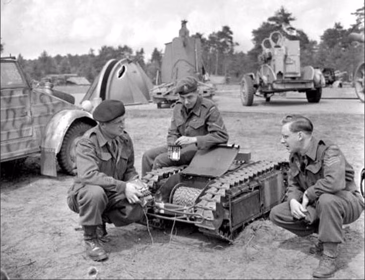 Quân đồng minh tìm ra cách vô hiệu hóa xe tăng "bọ hung" của phát xít Đức bằng cách cắt dây điện.
