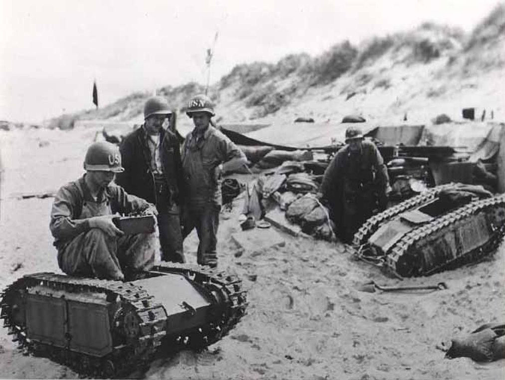 Xe tăng Goliath của phát xít Đức cũng được dùng để tấn công các boongke quân sự và phá vỡ đội hình lính bộ binh của quân đồng minh.