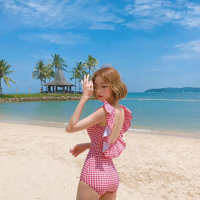 Bởi vậy nhiều người cho rằng họ đã cùng chỉnh sửa gương mặt theo mẫu chung.