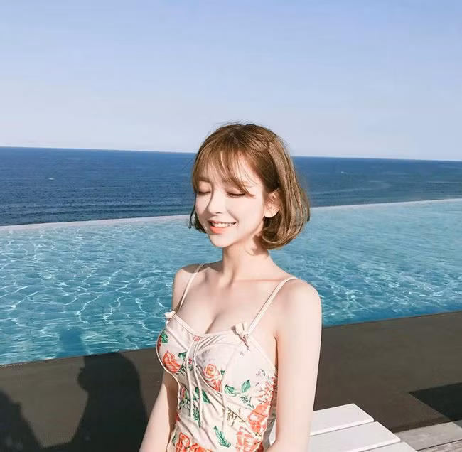 Kang Tae Ri là hot girl nổi tiếng với lượt người theo dõi nhiều hơn cả Kim Na Hee với 1.7 triệu người.