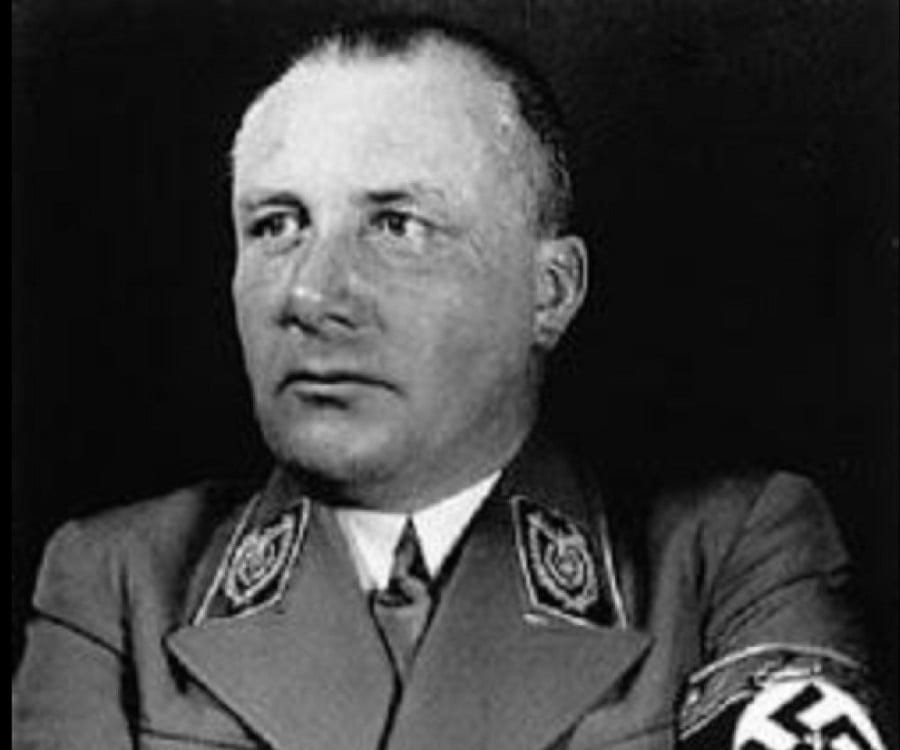 Bormann biến mất sau khi Hitler chết. Vì vậy, người ta cho rằng gã lẩn trốn cùng với các quan chức phát xít Đức khác để tránh bị đưa ra xét xử.