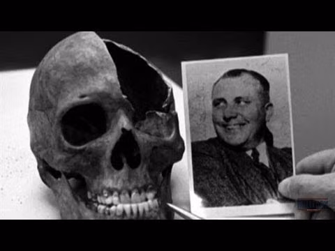 Dù vắng mặt nhưng tòa án vẫn kết án tử hình Bormann vào tháng 10/1946. Vào đầu năm 1973, một chuyên gia pháp y tuyên bố tìm thấy hài cốt của thư ký Bormann. Năm 1998, kết quả kiểm tra ADN xác nhận bộ hài cốt trên đúng là của gã thư ký hết mực trung thành với Hitler. Thế nhưng, nguyên nhân cái chết, thời điểm tử vong của y vẫn là những bí ẩn chưa được giải mã. Mời quý độc giả xem video: Hitler còn sống sau Thế chiến 2? (nguồn: VTC14).