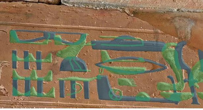 Cụ thể, các chuyên gia phát hiện một số chữ tượng hình giống phương tiện hiện đại như máy bay, xe tăng và tàu ngầm trong đền thờ Seti I.