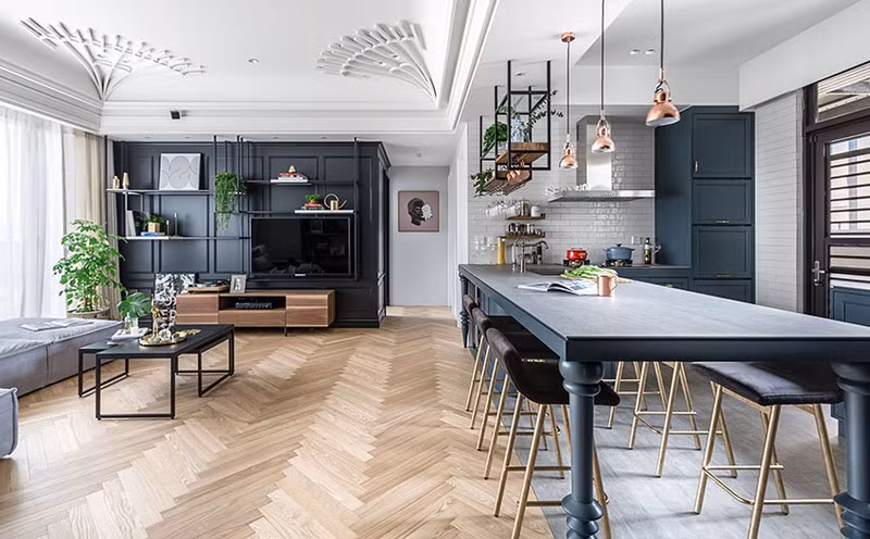 Ghế bar đi kèm có chiều cao tương ứng dễ dàng cho người lớn có thể ngồi vào, ghế không tay vịn có thể xếp gọn vào trong khi không sử dụng.