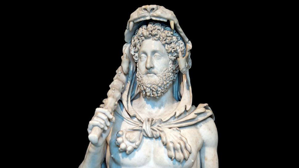 Hoàng đế Marcus Aurelius Commodus Antoninus trị vì La Mã từ năm 177 - 192 cũng có cái chết đầu đau đớn. Sau khi thoát khỏi âm mưu ám sát bằng thuốc độc, vua Antoninus bị một đô vật bóp cổ đến tắt thở khi ông hoàng đang tắm.