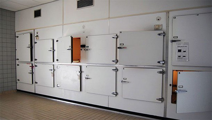 Thế nhưng, vào ngày hôm sau, ông lão trên tỉnh dậy trong túi đựng xác ở nhà xác. Câu chuyện của ông khiến nhiều người kinh ngạc và cảm thấy khó tin.