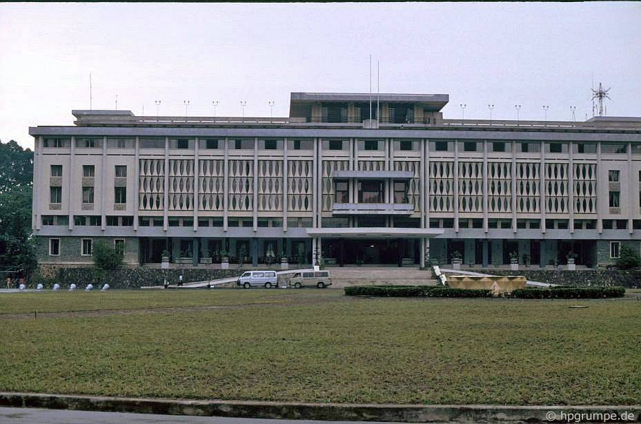 Dinh Độc Lập - địa danh nổi tiếng của Việt Nam trong chiến thắng 30/4/1975. Mời quý độc giả xem video: Lãng phí hàng trăm biệt thự “ma” ở Sài Gòn (nguồn: VTC1).